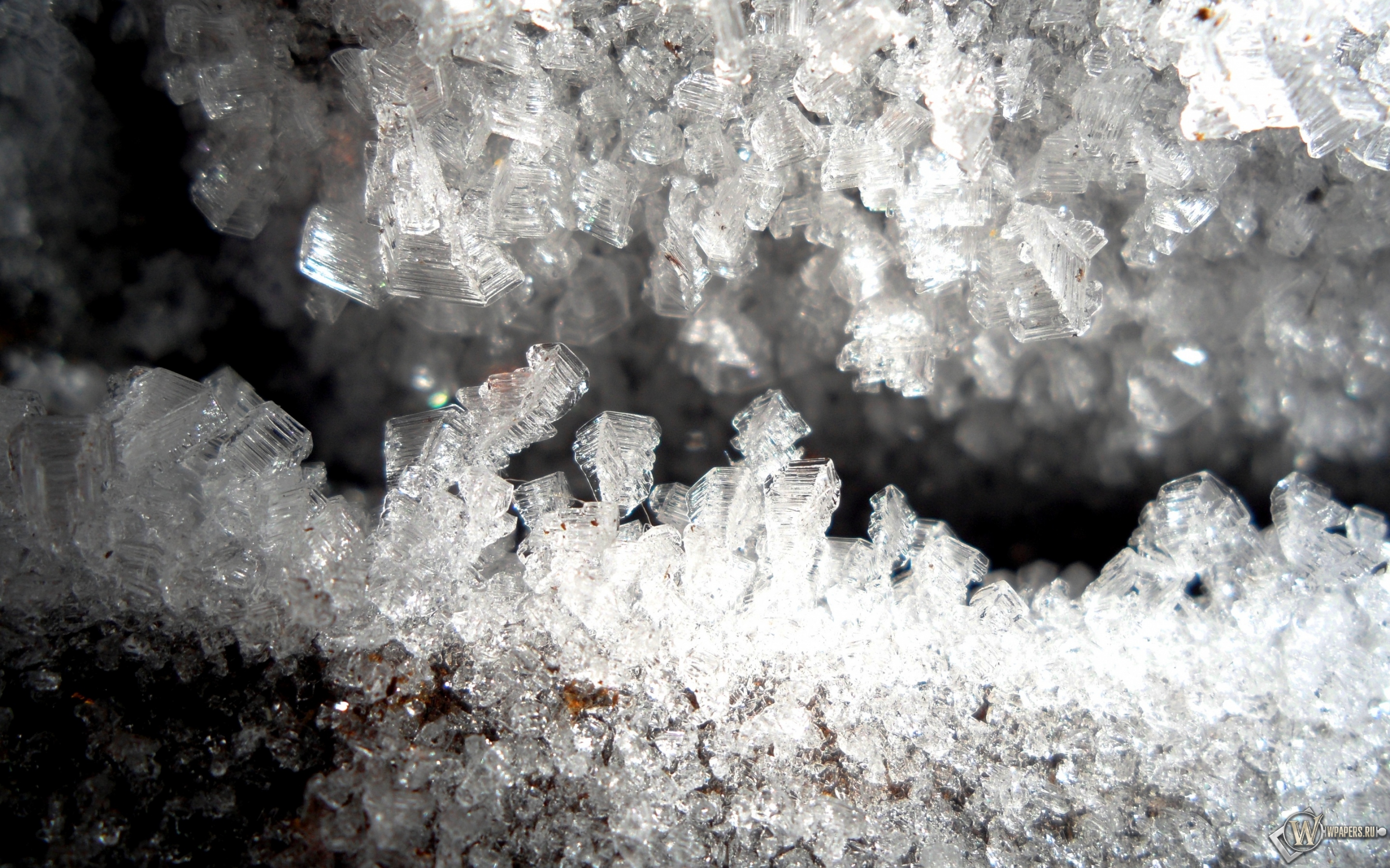 Ледяные кристаллы в подполье 2880x1800