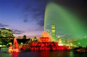 Обои Зелёный ночной фонтан: Ночь, Фонтан, Вода