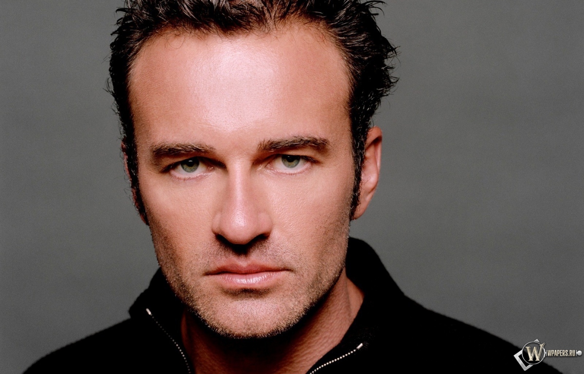 Julian McMahon 1200x768