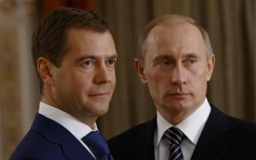 Обои Путин с Медведевым: Взгляд, Президент, В. Путин, Д. Медведев, Премьер-министр, Россия, Политика, Мужчины