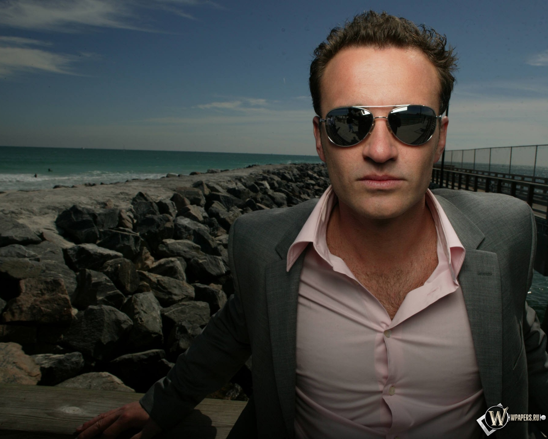 Julian McMahon 1920x1536