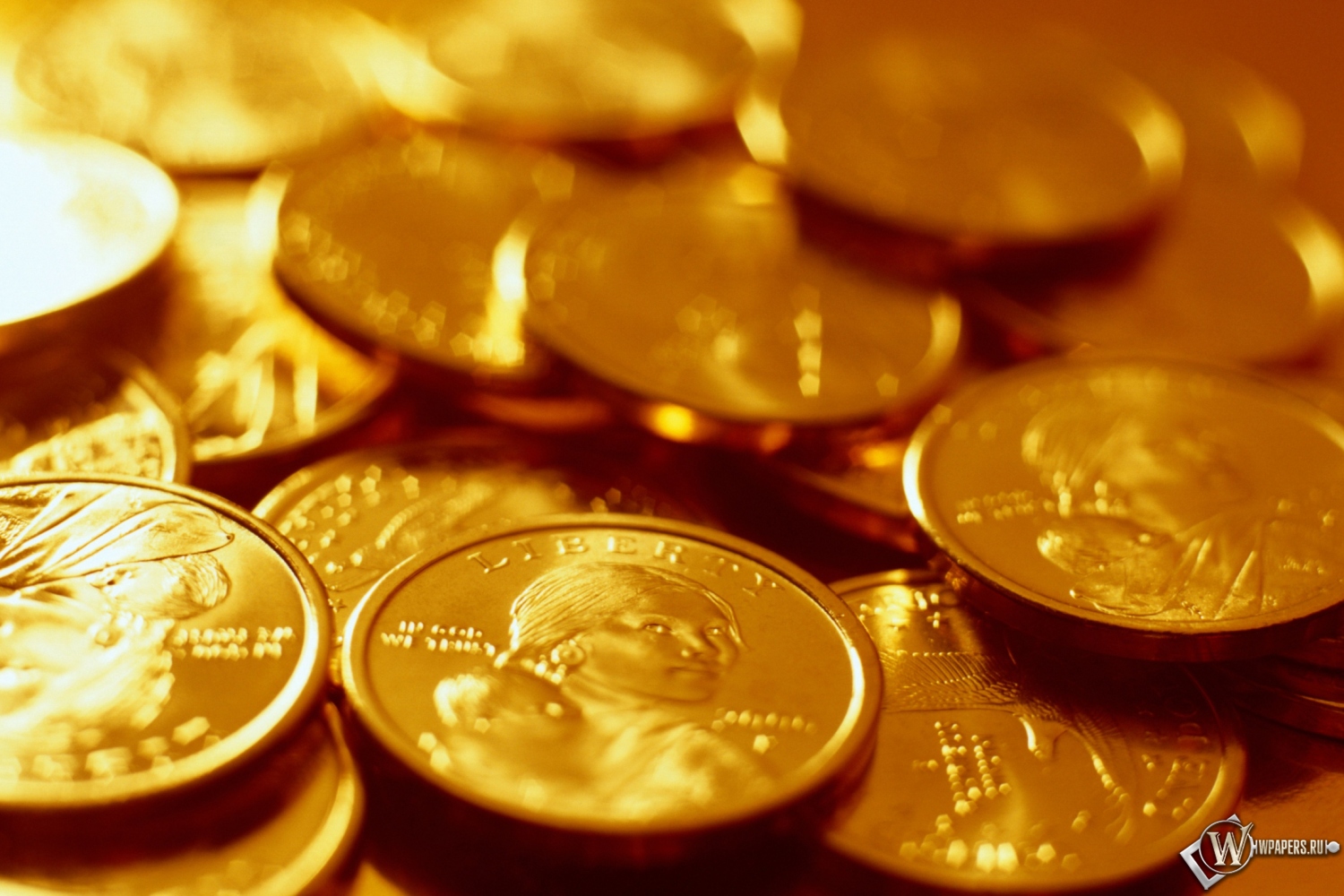 Золотые монеты 1500x1000