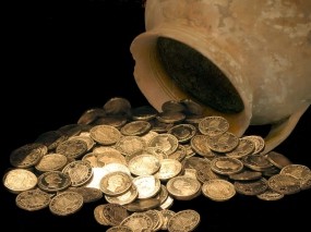Обои Кувшин монет: Богатство, Золото, Деньги, Чёрный фон, Деньги