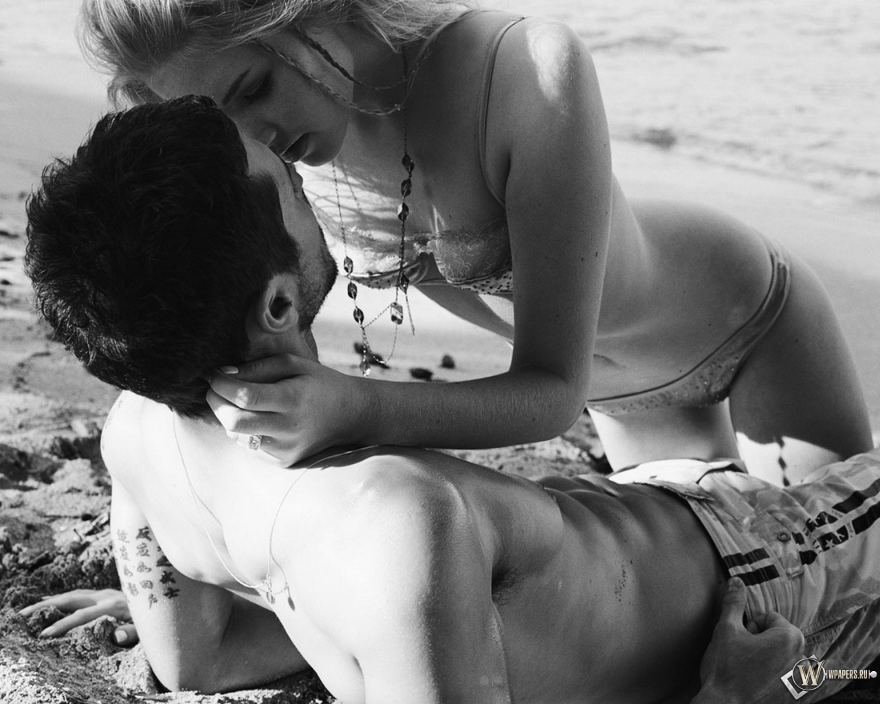 Обои, Поцелуй, Пляж, Девушка, Парень, Поцелуй, 1280x1024, картинки. 