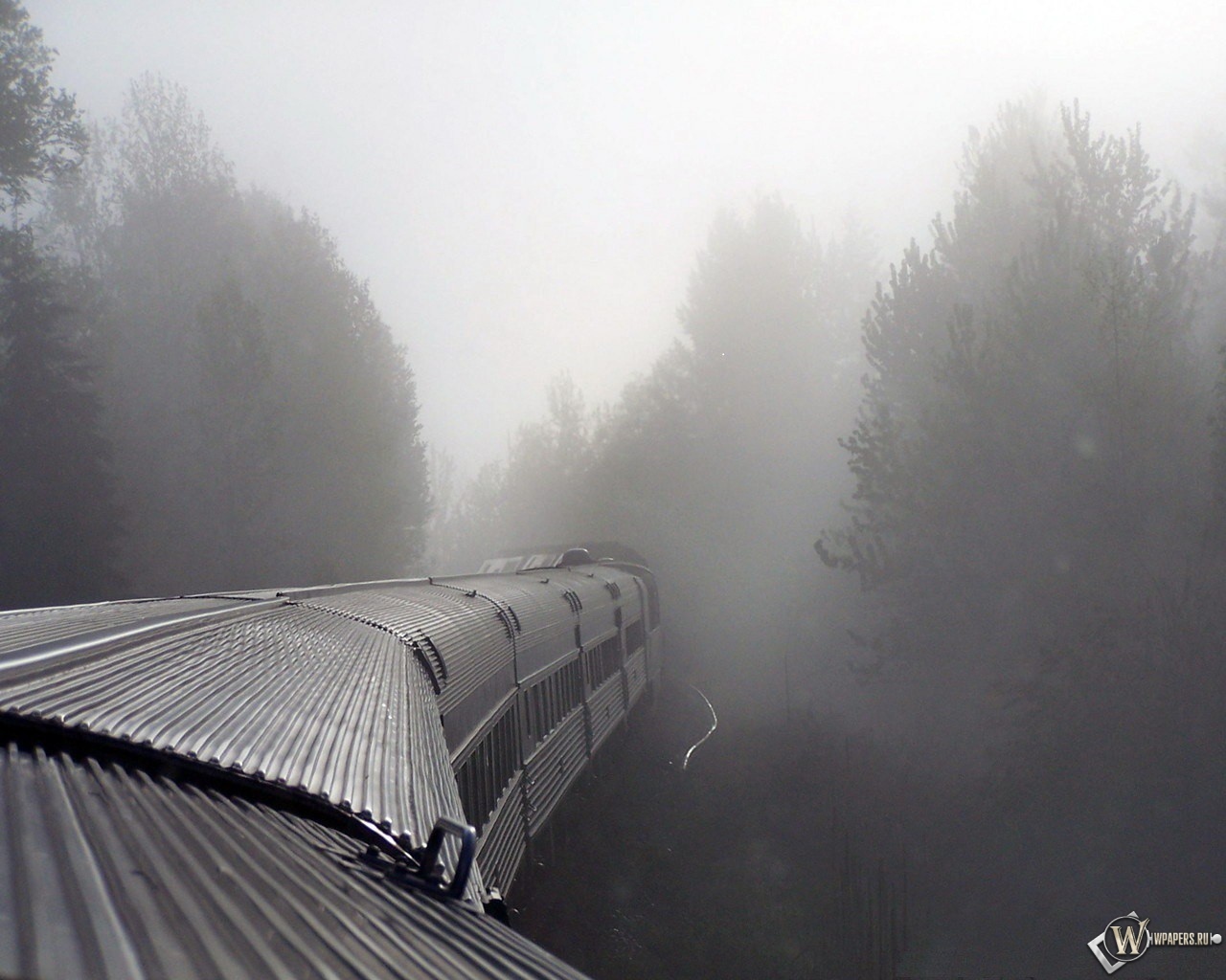Поезд в тумане 1280x1024
