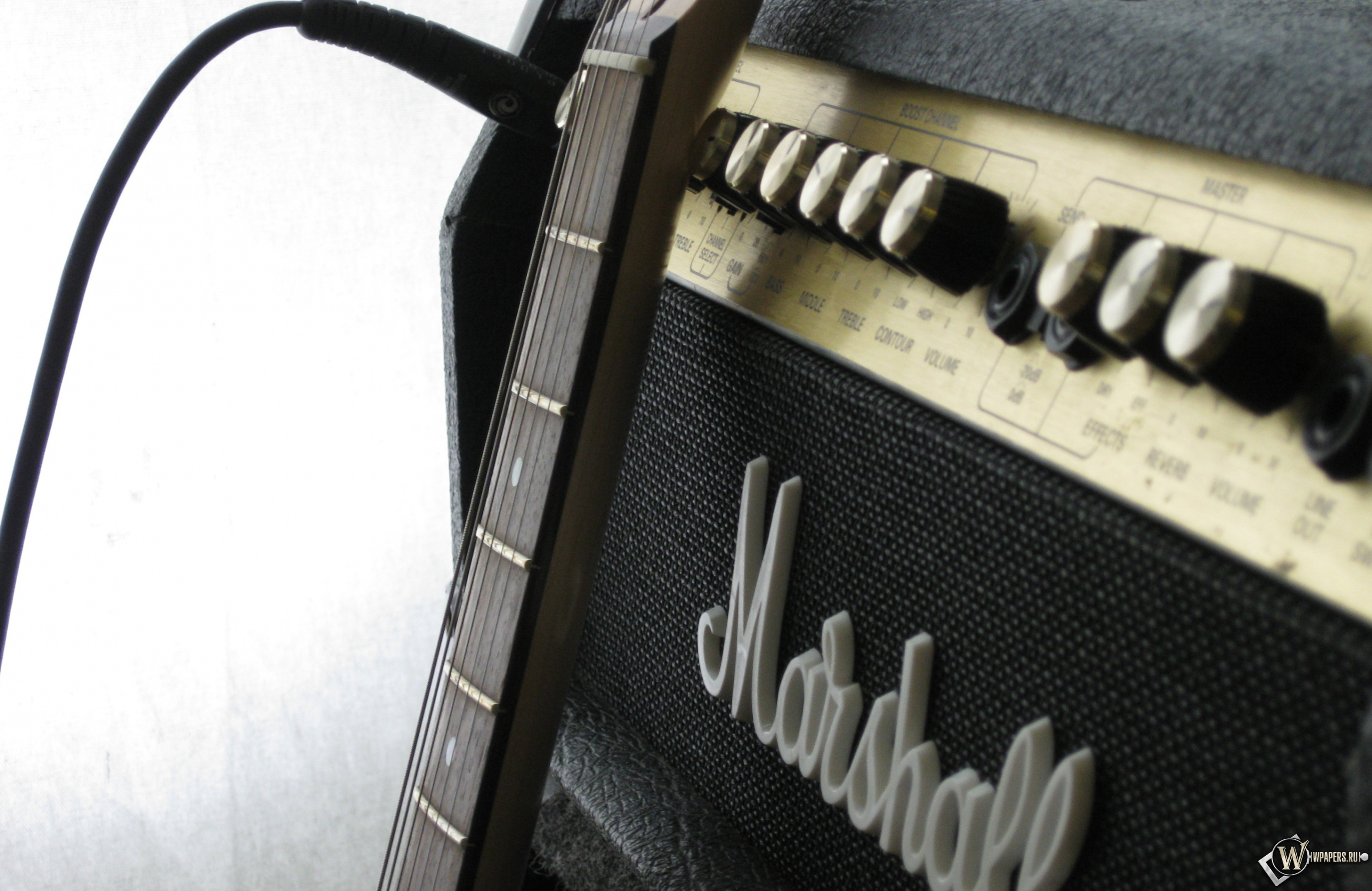 Усилитель Marshall 3024x1964