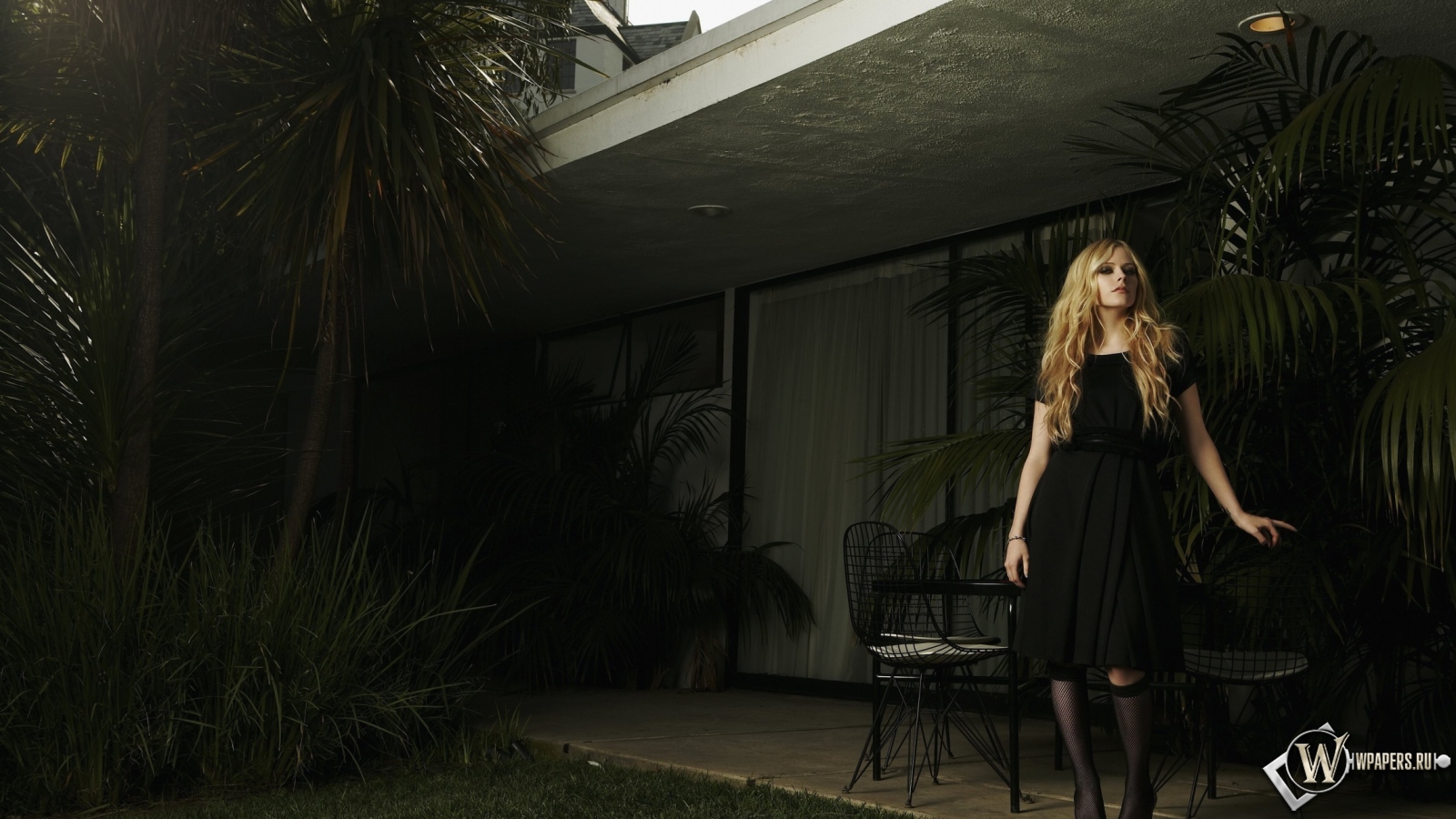 Avril  Lavigne 1600x900