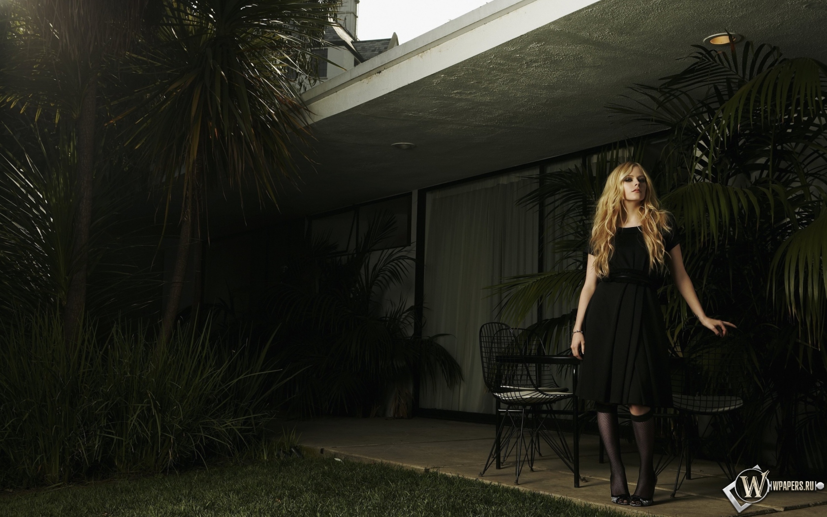 Avril  Lavigne 1680x1050
