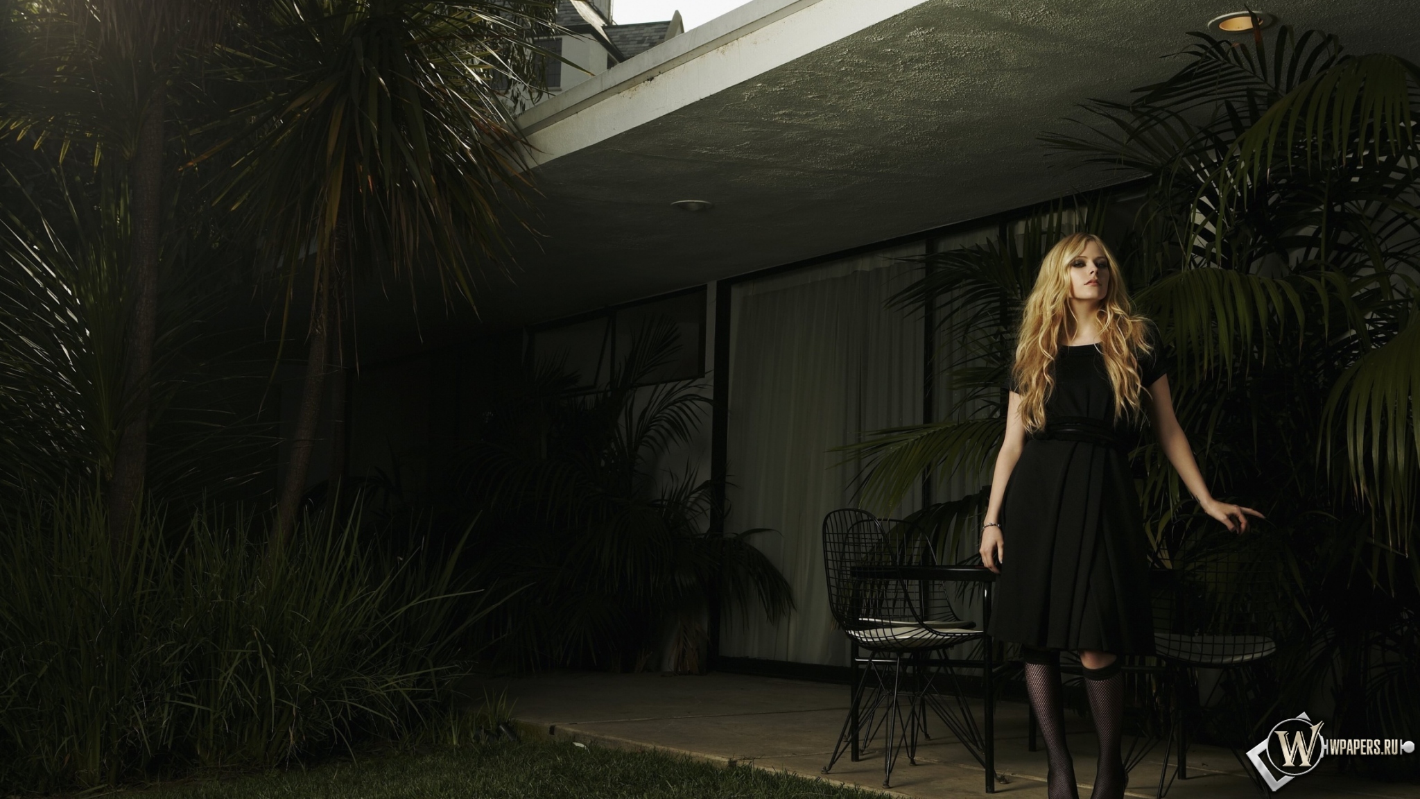 Avril  Lavigne 2048x1152