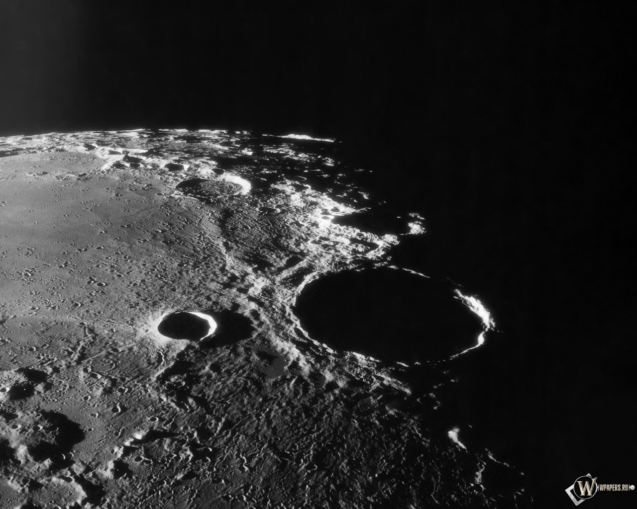Лунный кратер 1280x1024
