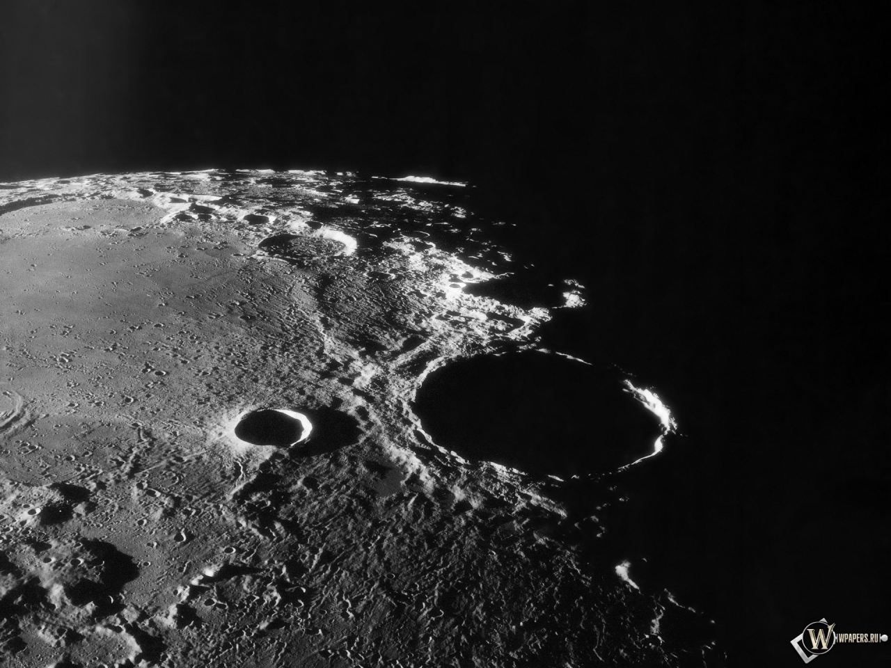 Лунный кратер 1280x960