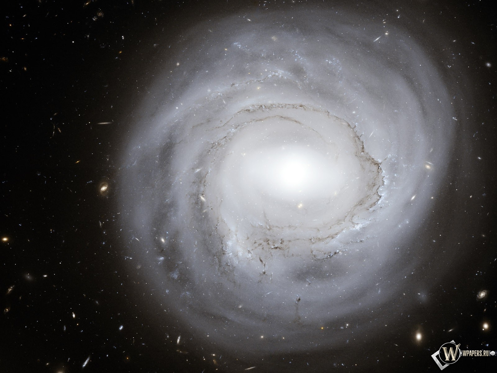 Круглая галактика 1600x1200