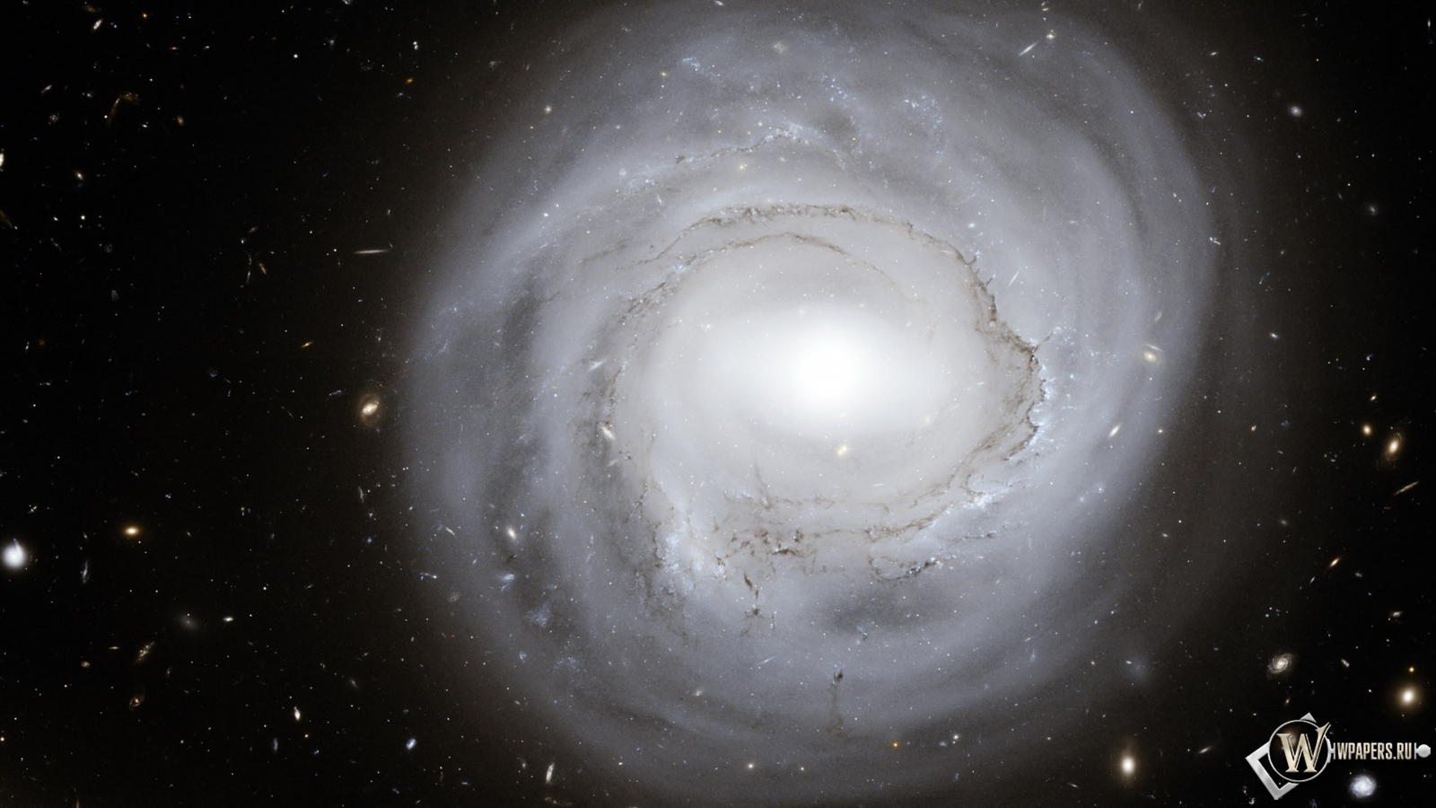 Круглая галактика 1600x900