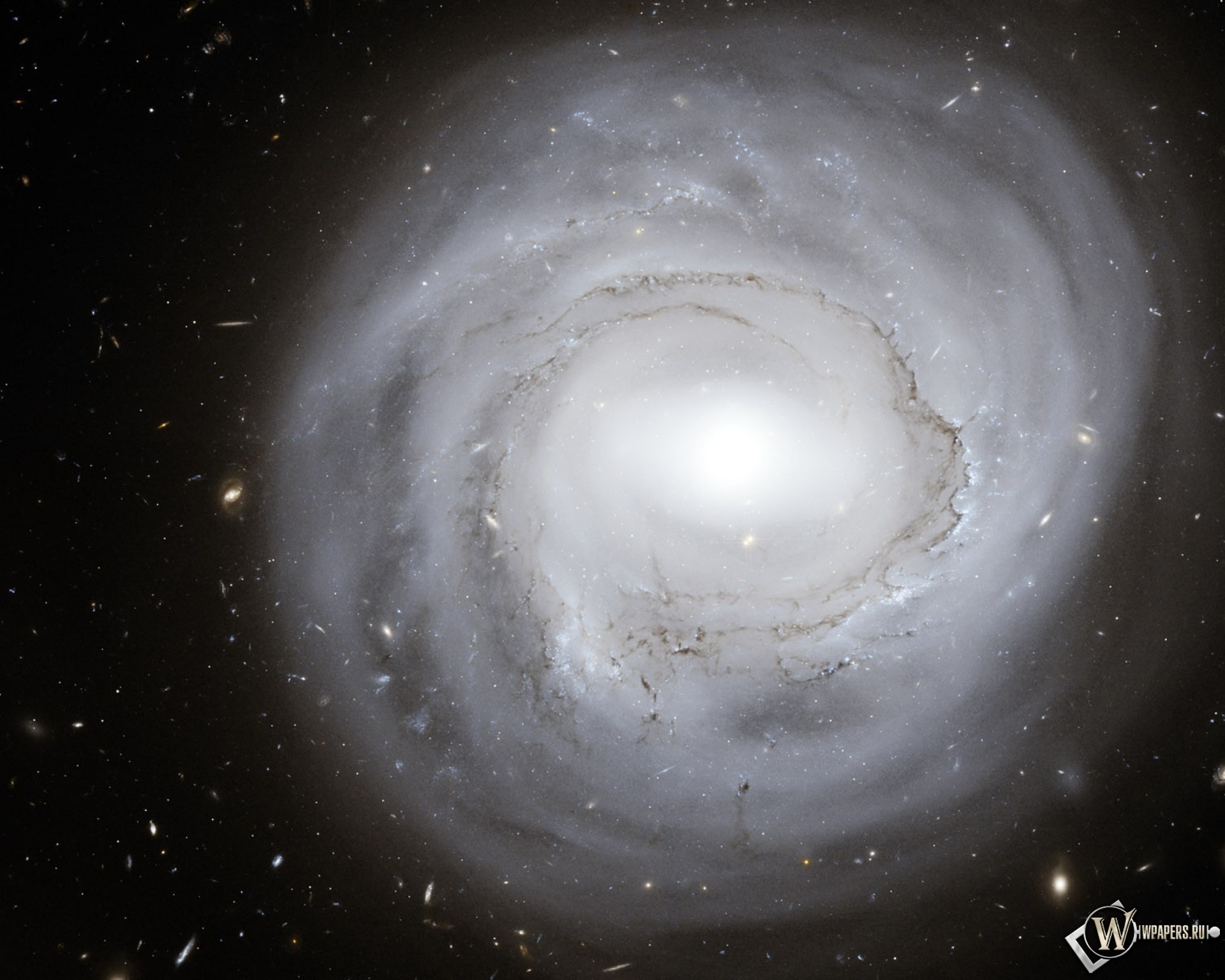 Круглая галактика 1920x1536