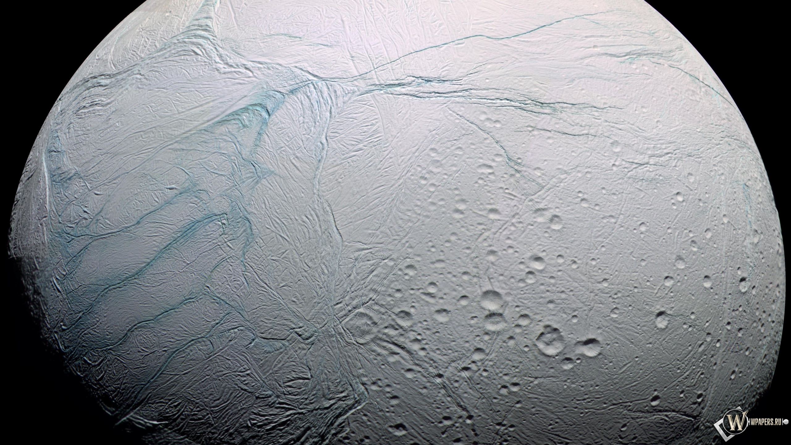 Спутник Сатурна Энцелад 2560x1440