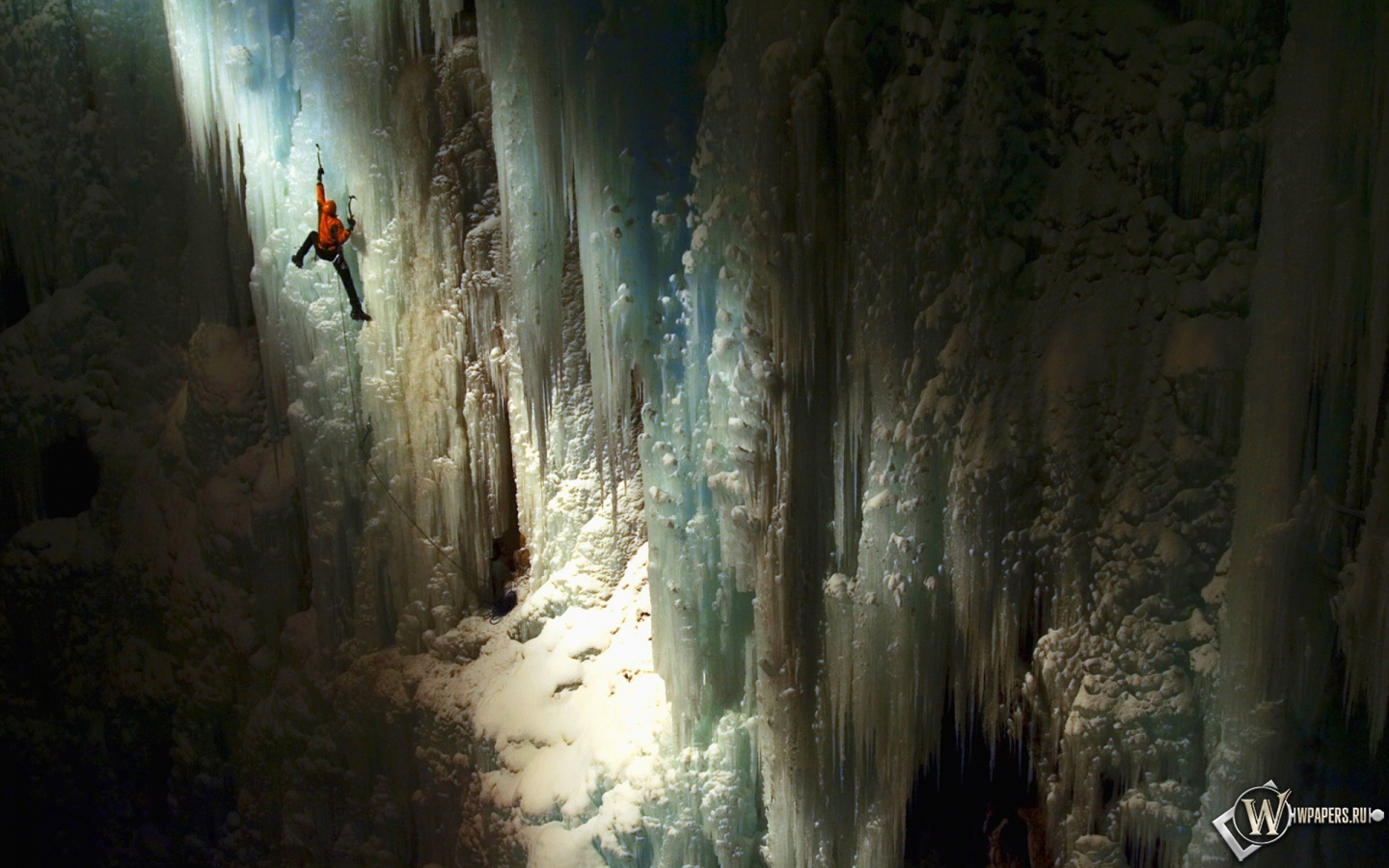 Альпинист в пещере 1440x900