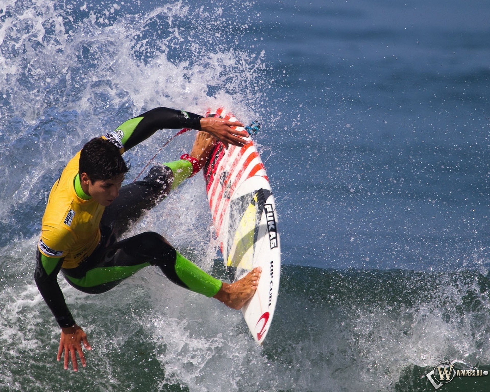 Computer surfing. Джей дровнед серфингист. На серфинг. Серфинг Олимпийский вид спорта. Серфинг спортсмен.