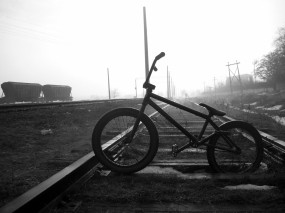 Обои BMX : Туман, Железная дорога, Велосипед, BMX, Спорт