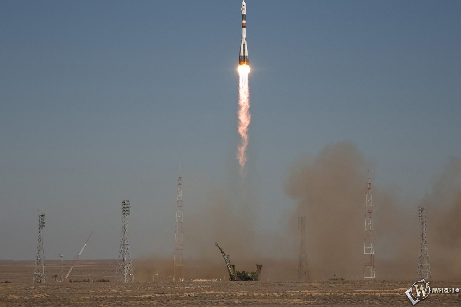 Запуск ракеты Союз ТМА-16 1500x1000