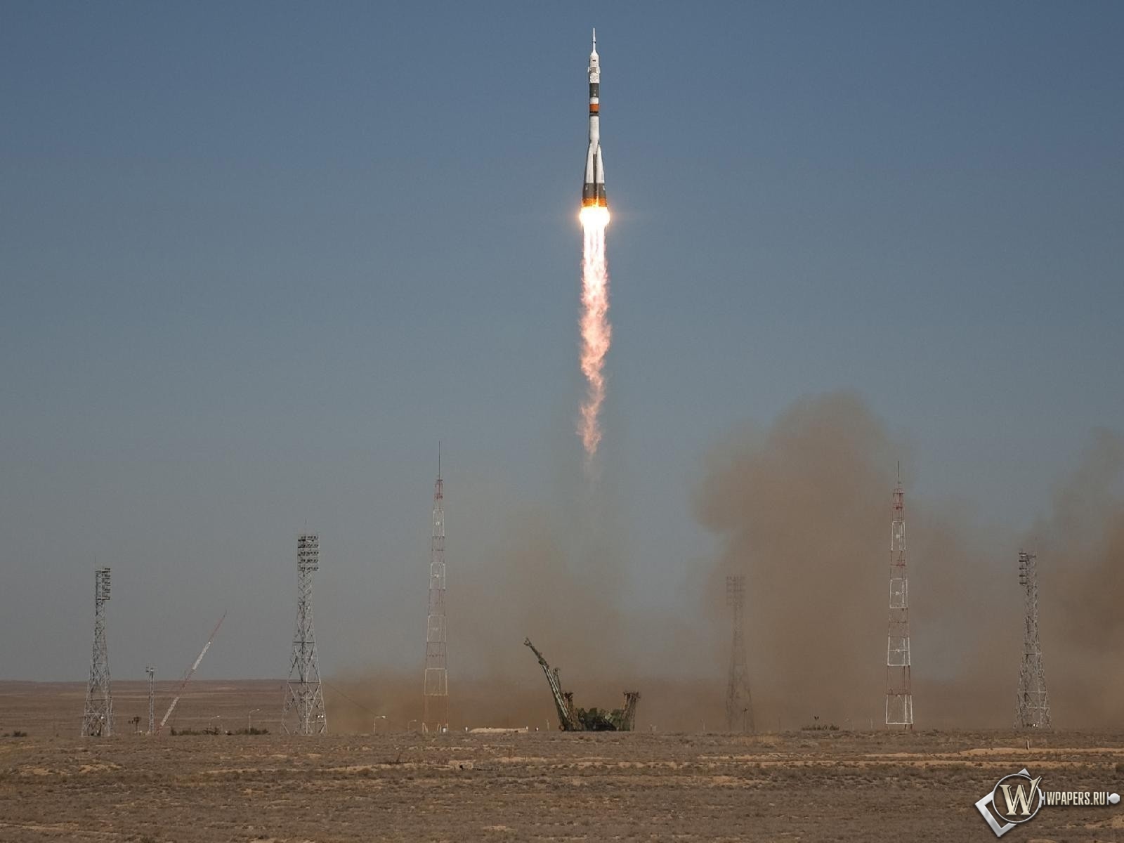 Запуск ракеты Союз ТМА-16 1600x1200
