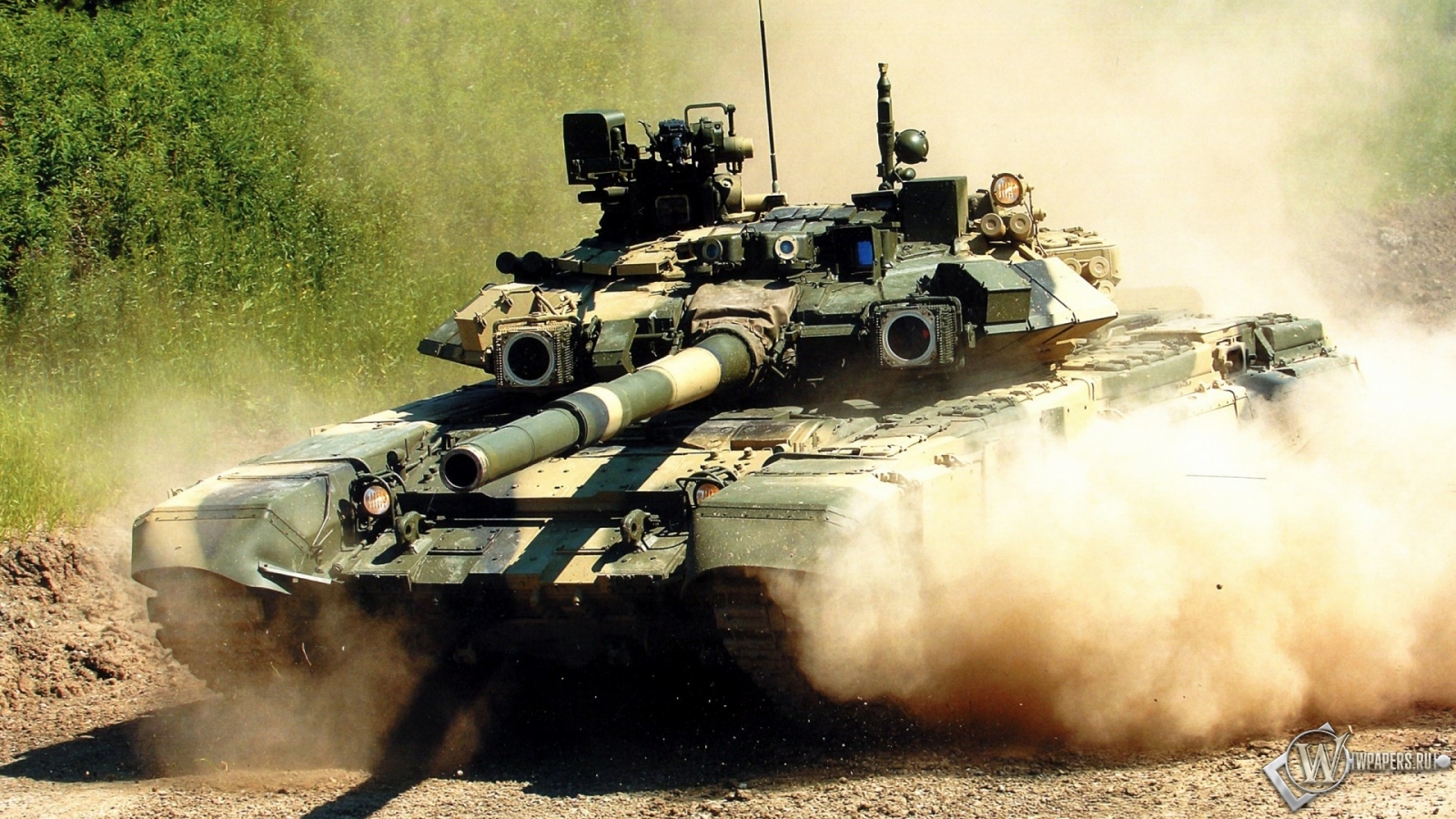 Танк Т-90 1600x900