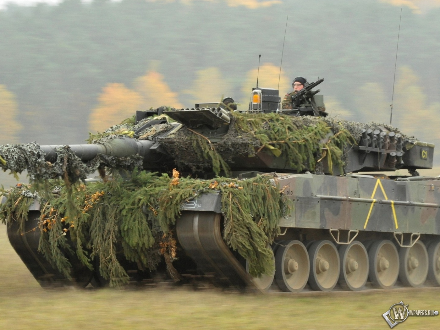 Танк Leopard 2A6  1400x1050