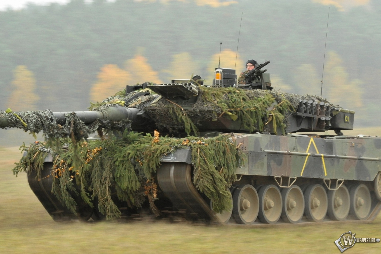 Танк Leopard 2A6  1500x1000
