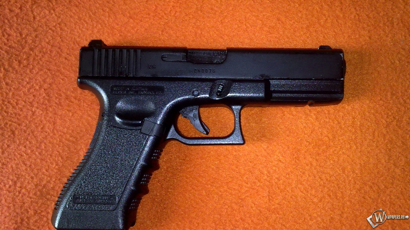 Glock-17 1366x768