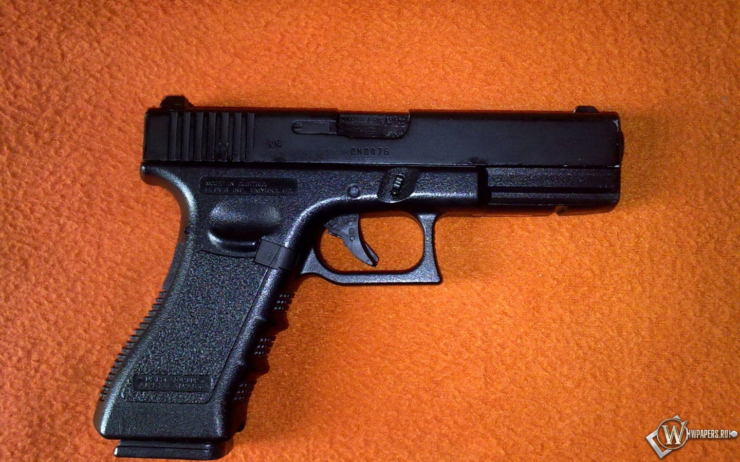 Glock-17 1440x900