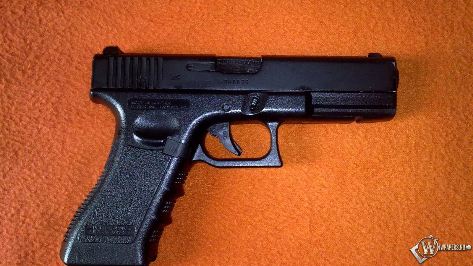 Glock-17 1600x900