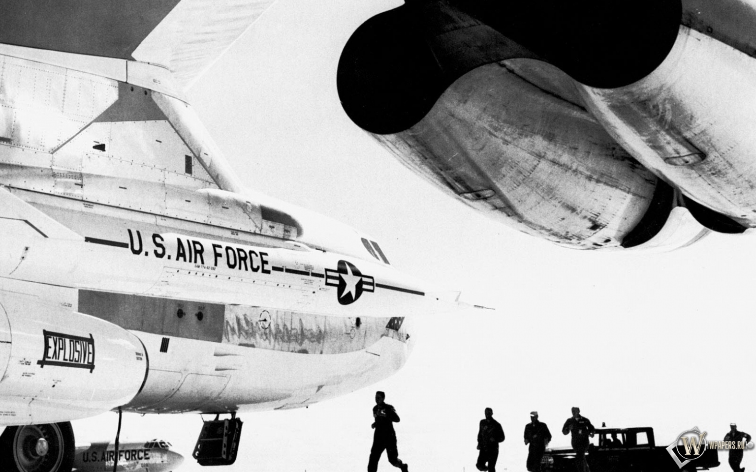 Boeing B-52 Stratofortress 1536x960