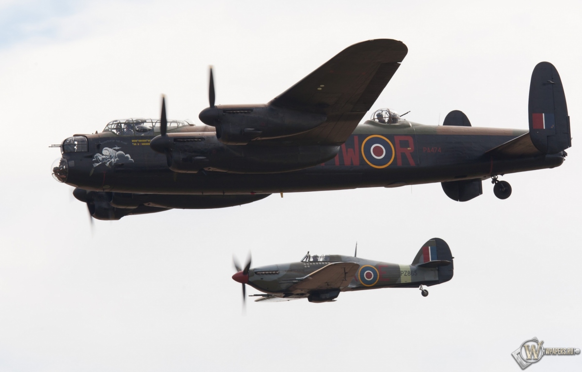 Британский бомбардировщик Avro-Lancaster И Hawker-Hurricane 1200x768