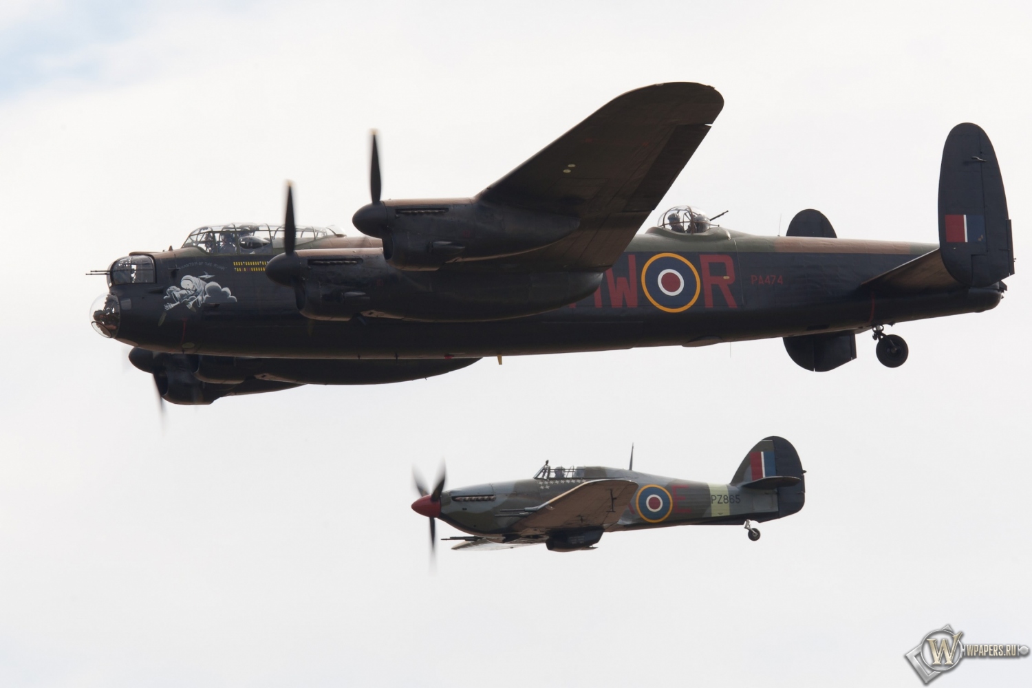 Британский бомбардировщик Avro-Lancaster И Hawker-Hurricane 1500x1000