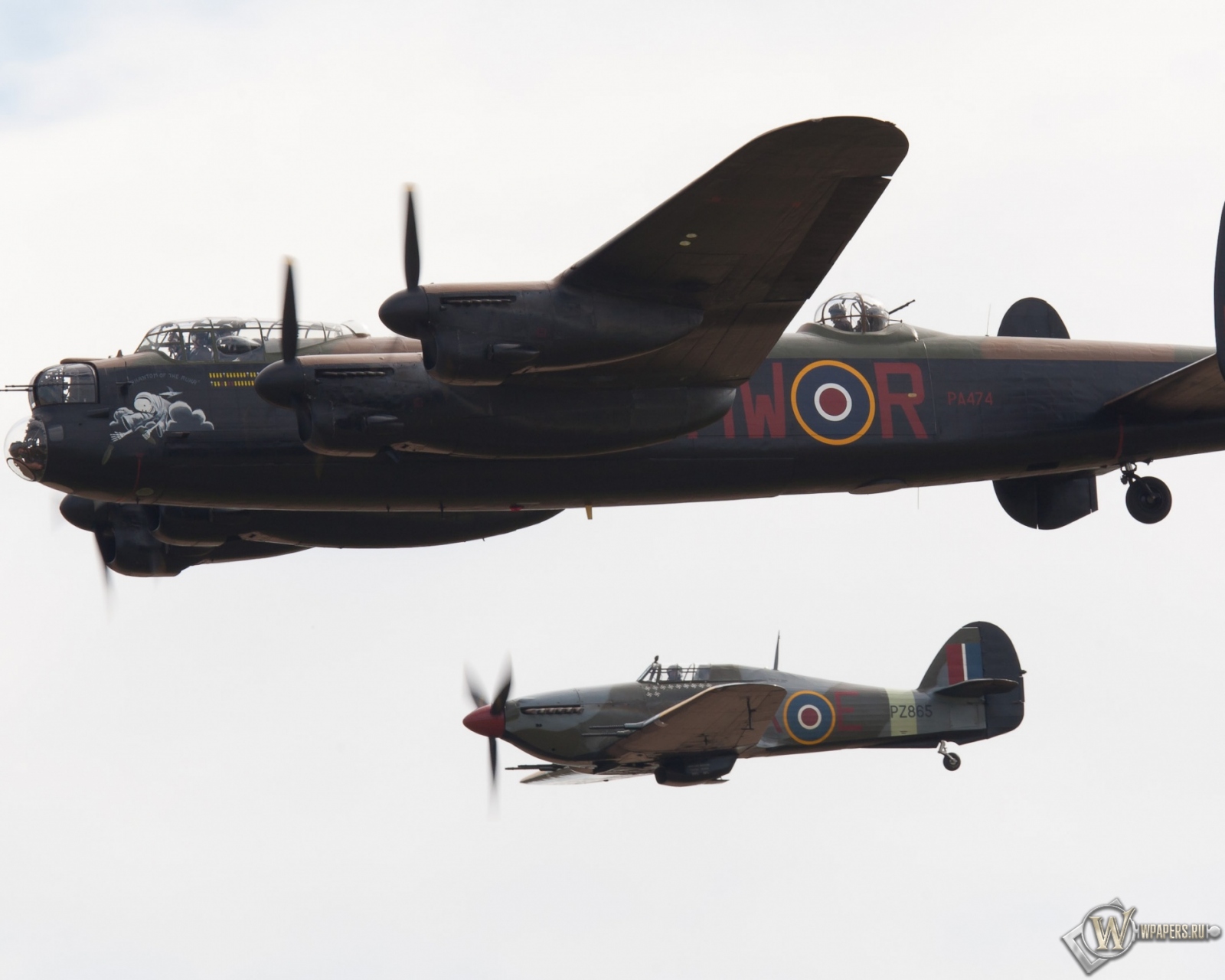 Британский бомбардировщик Avro-Lancaster И Hawker-Hurricane 1600x1280