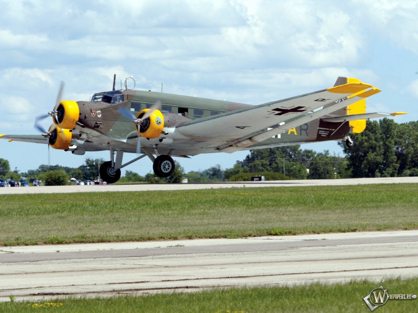 Junkers Ju-52 1400x1050