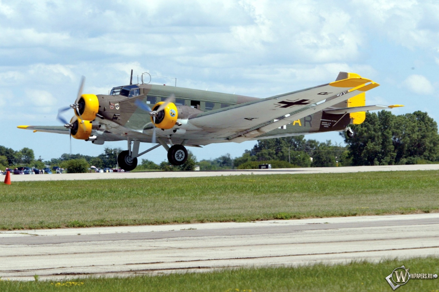 Junkers Ju-52 1500x1000