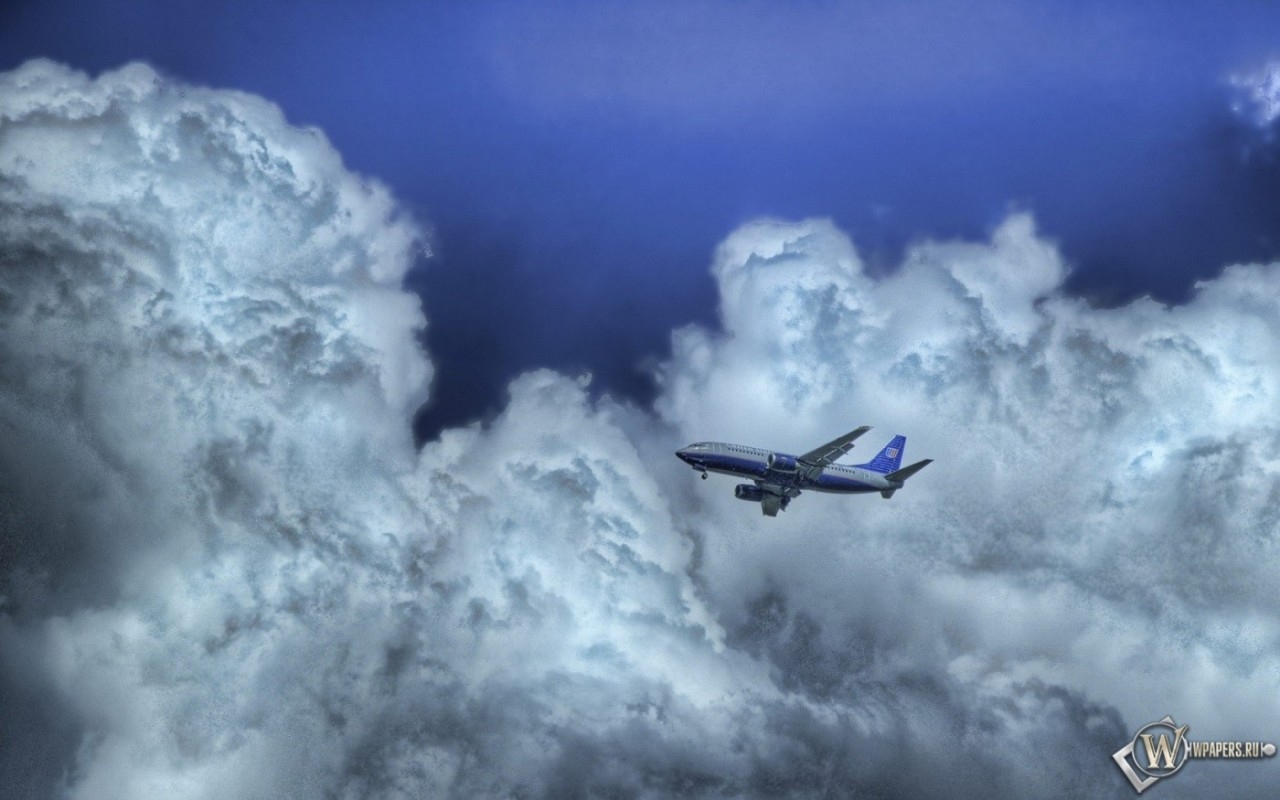 Самолет в облаках 1280x800