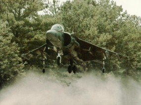 Обои Истребитель - вертикальный взлёт Harrier: Истребитель, Пыль, Вертикальный взлёт, Harrier, Истребители