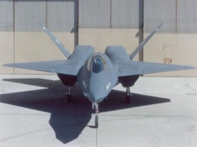 Истребитель в ангаре F-22