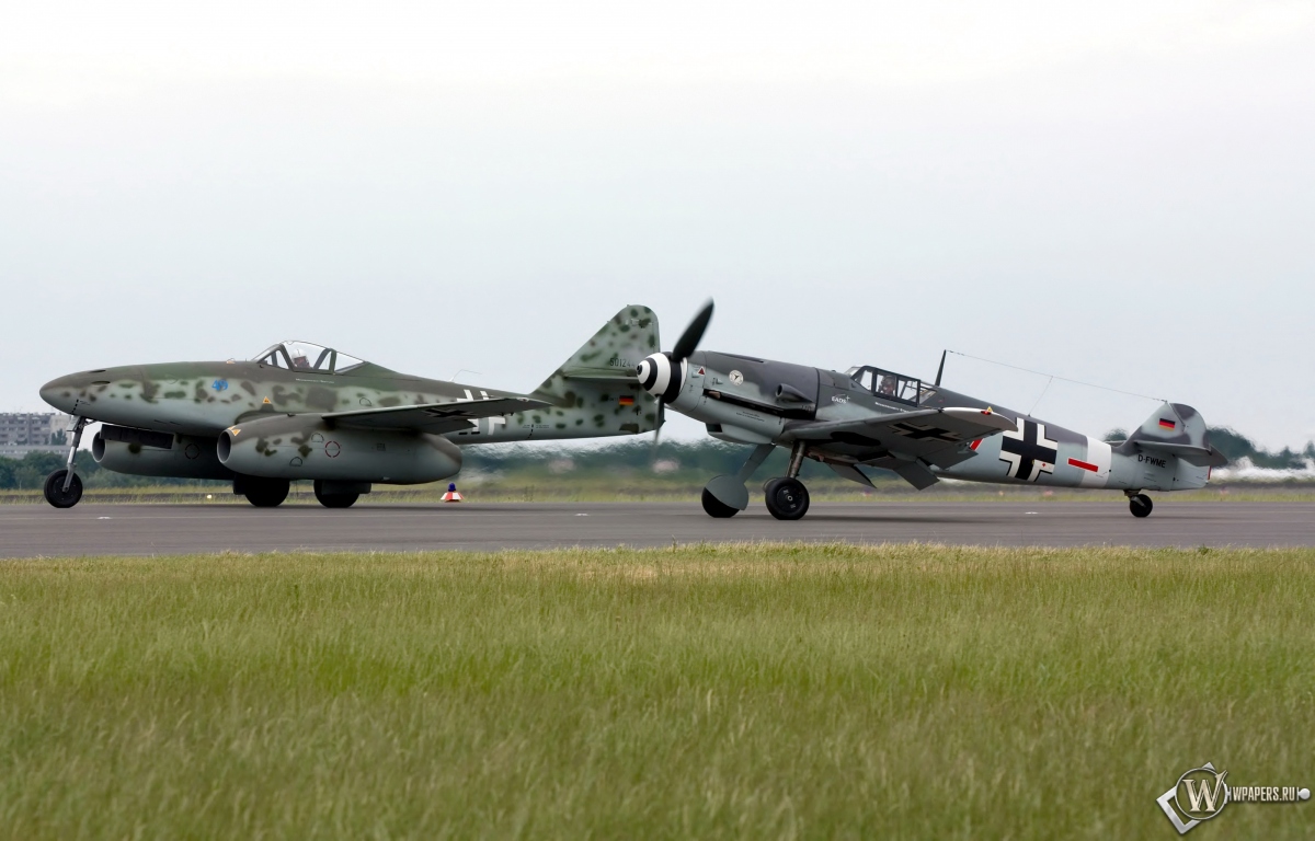 Messerschmitt Me 262 и Bf-109G4 1200x768