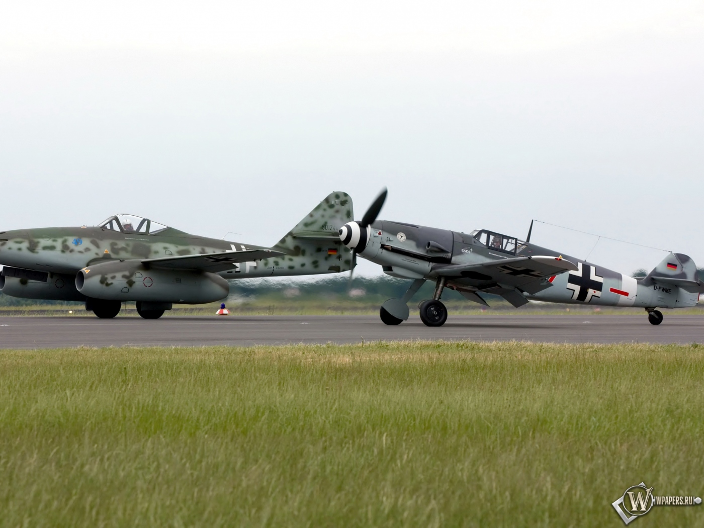 Messerschmitt Me 262 и Bf-109G4 1400x1050