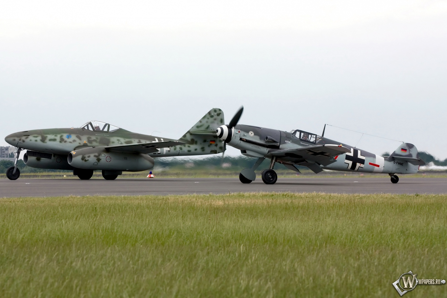 Messerschmitt Me 262 и Bf-109G4 1500x1000