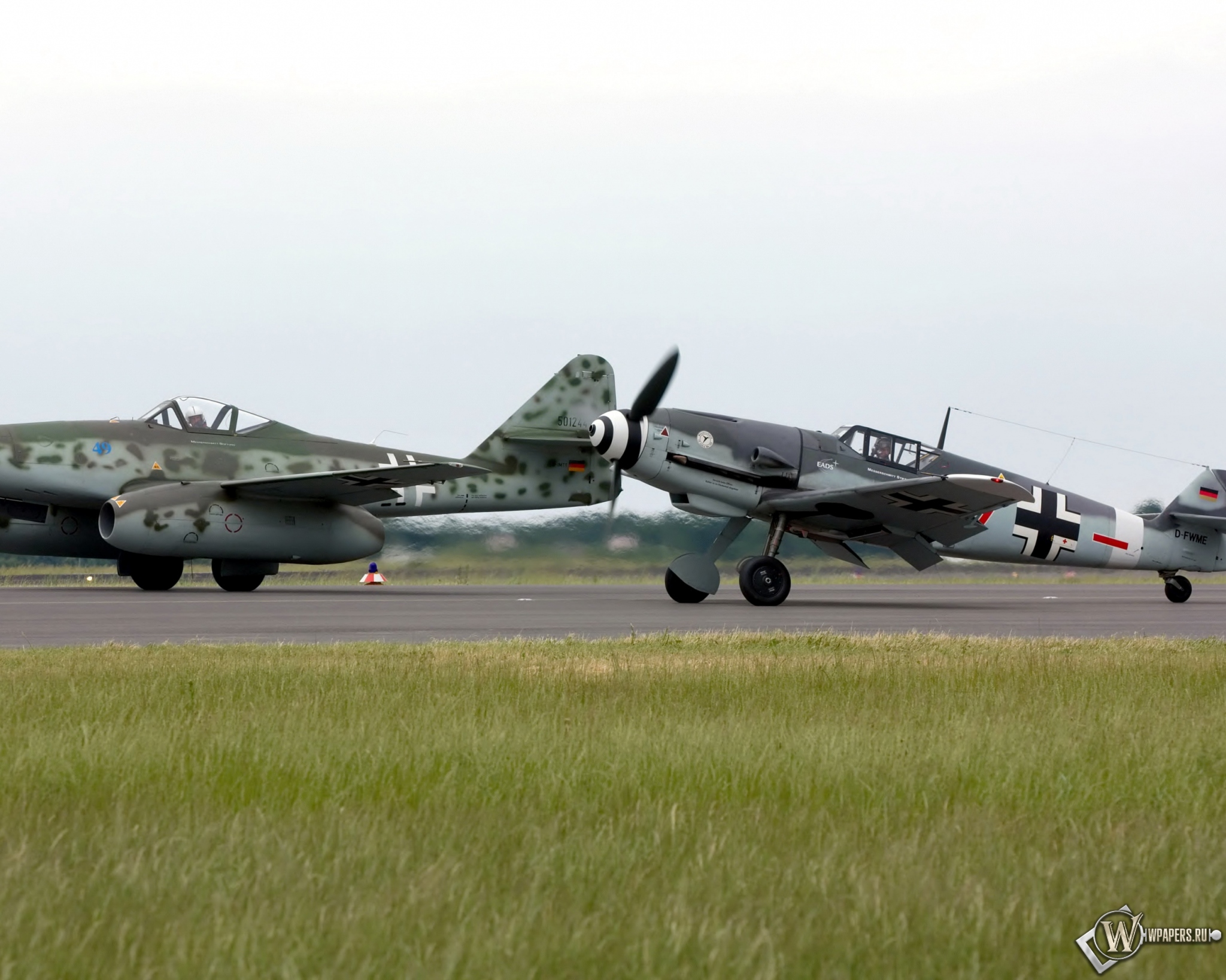 Messerschmitt Me 262 и Bf-109G4 2048x1638