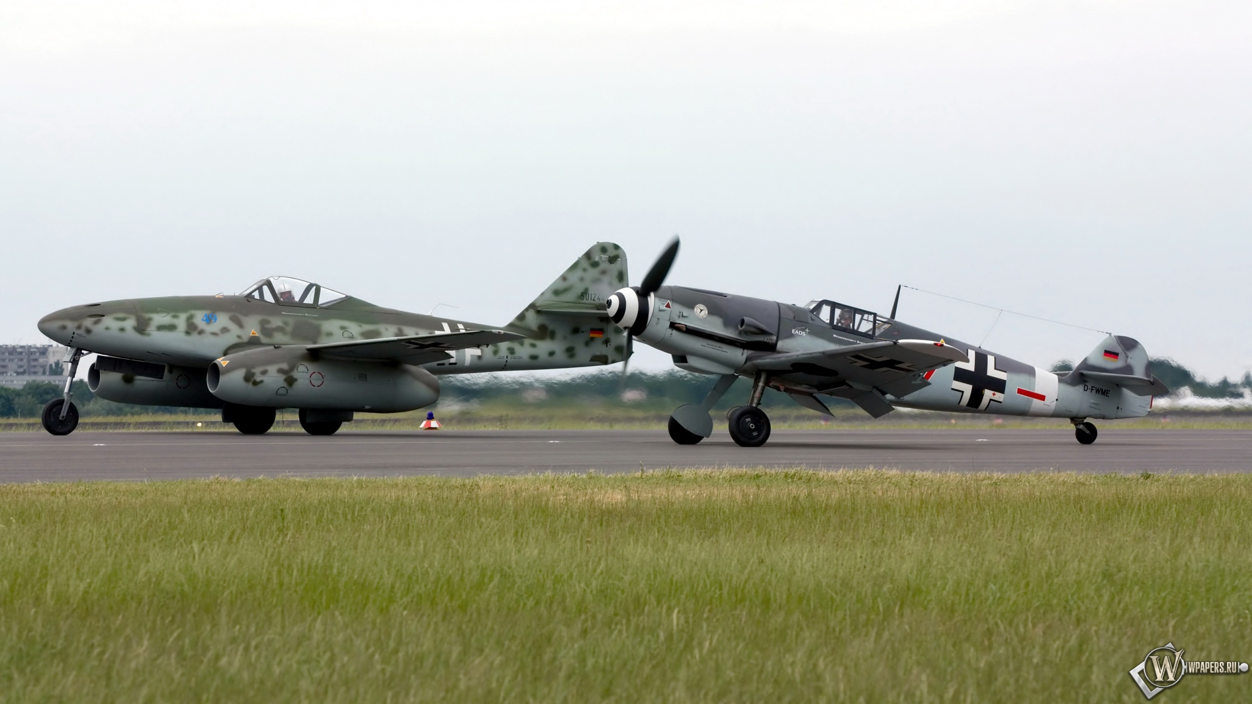 Messerschmitt Me 262 и Bf-109G4 2560x1440