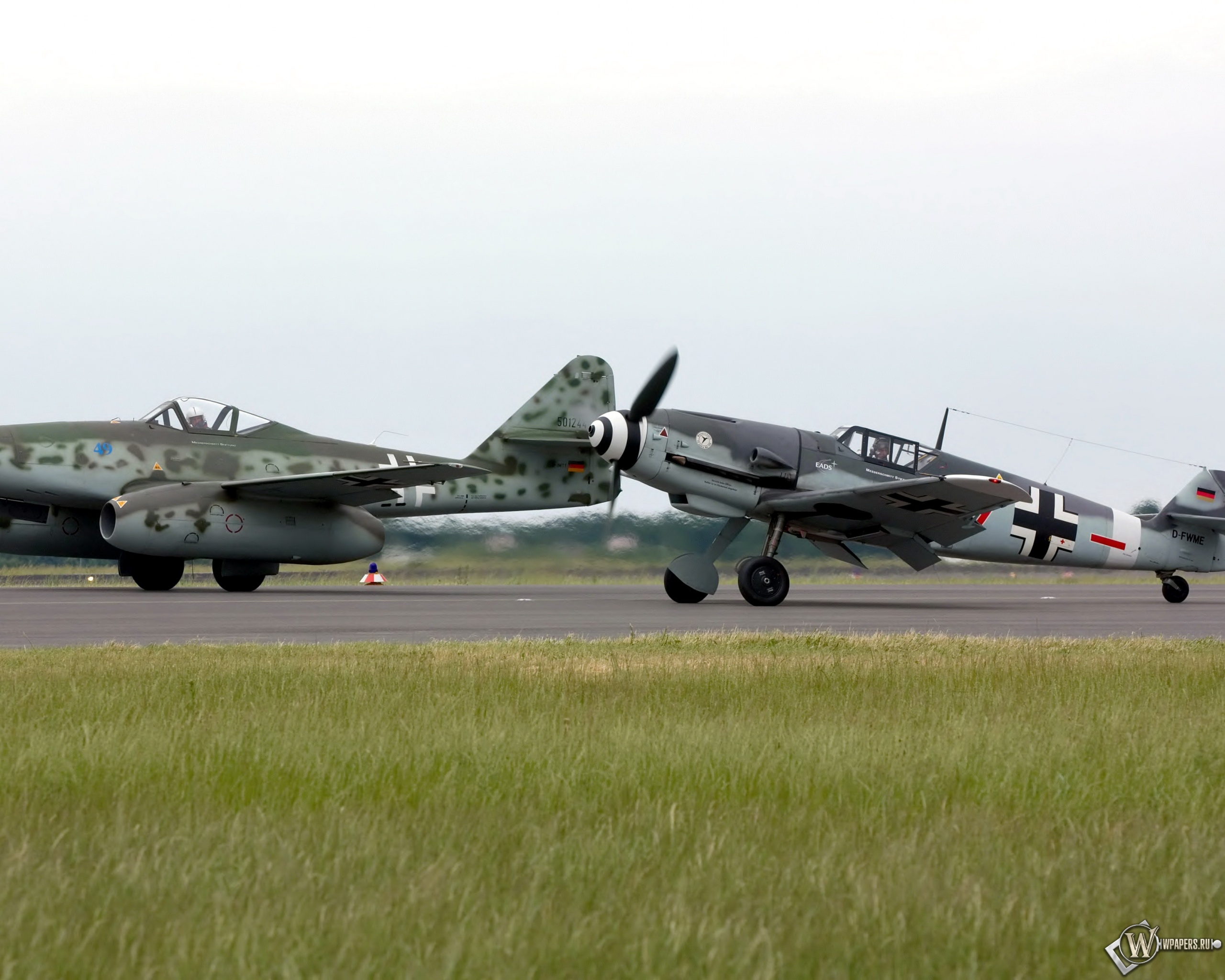 Messerschmitt Me 262 и Bf-109G4 2560x2048