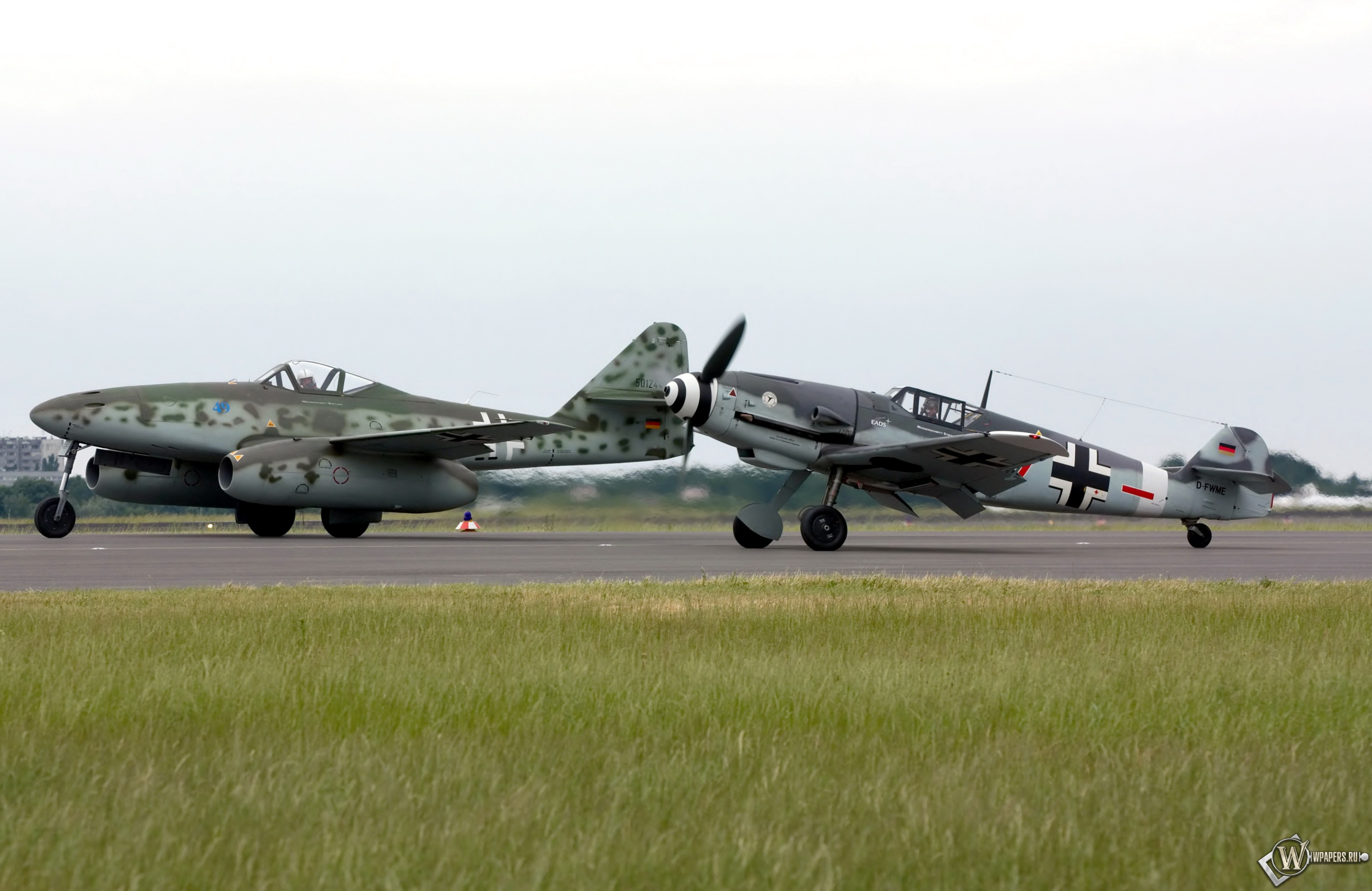 Messerschmitt Me 262 и Bf-109G4 3024x1964