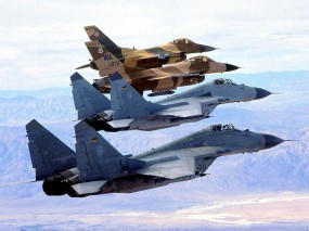 Обои Колонна истребителей F-16 и МиГ-29: Истребители, Военные самолеты, МиГ-29, F-16, Истребители