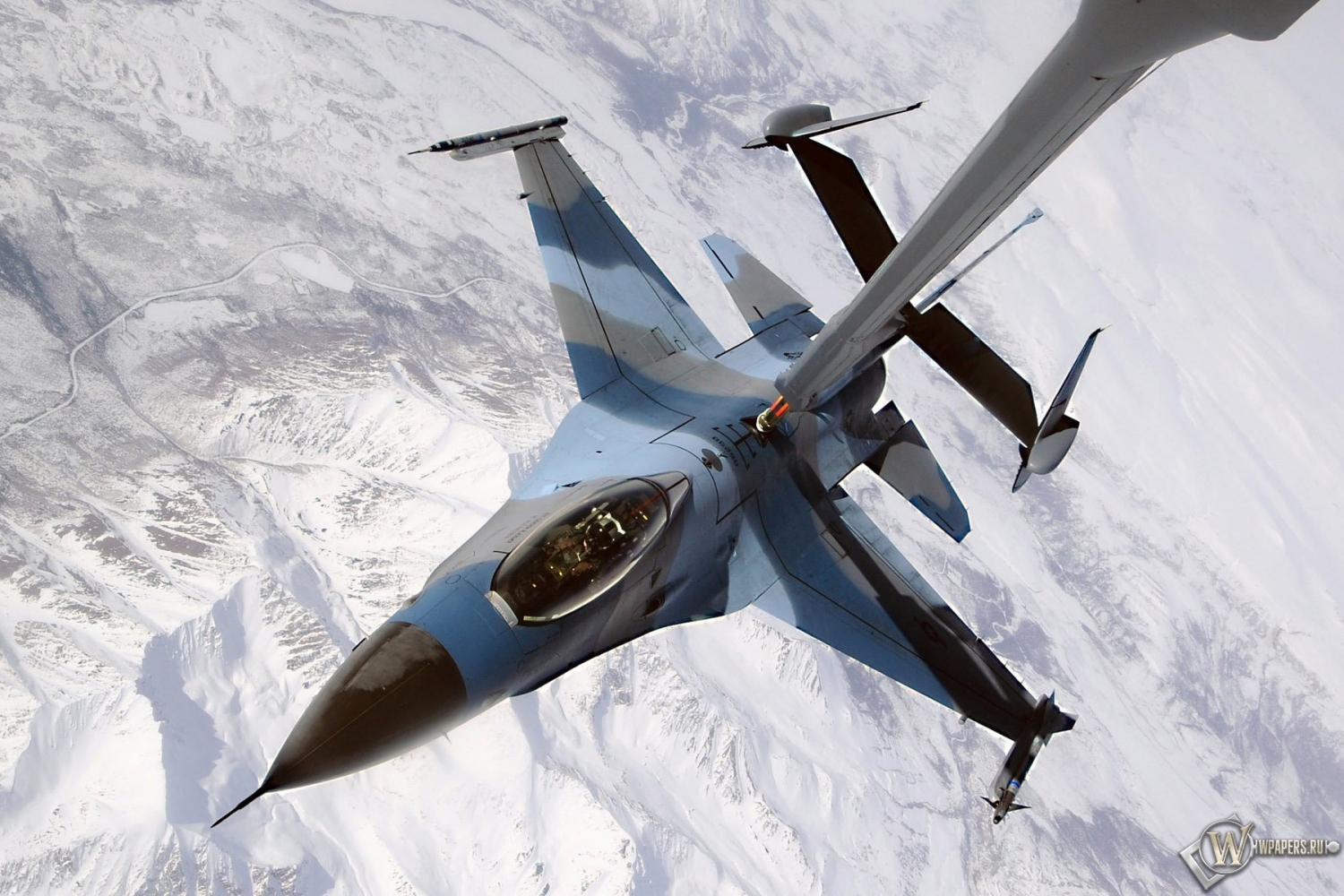 F-16 дозаправка 1500x1000