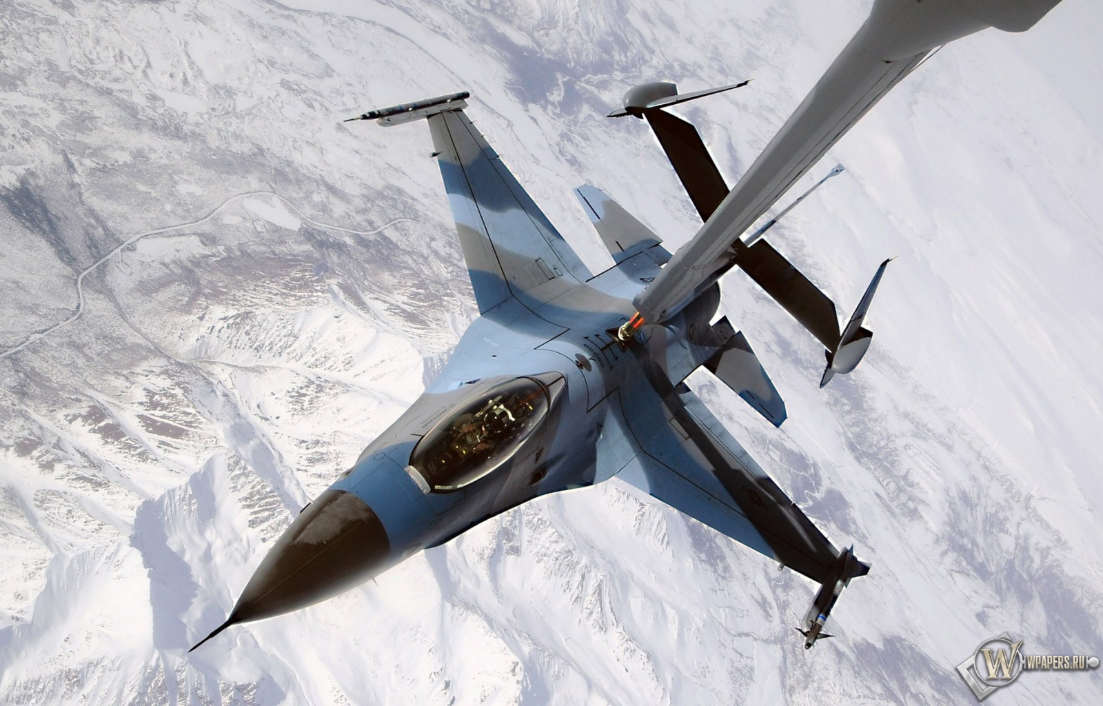 F-16 дозаправка 1600x1024