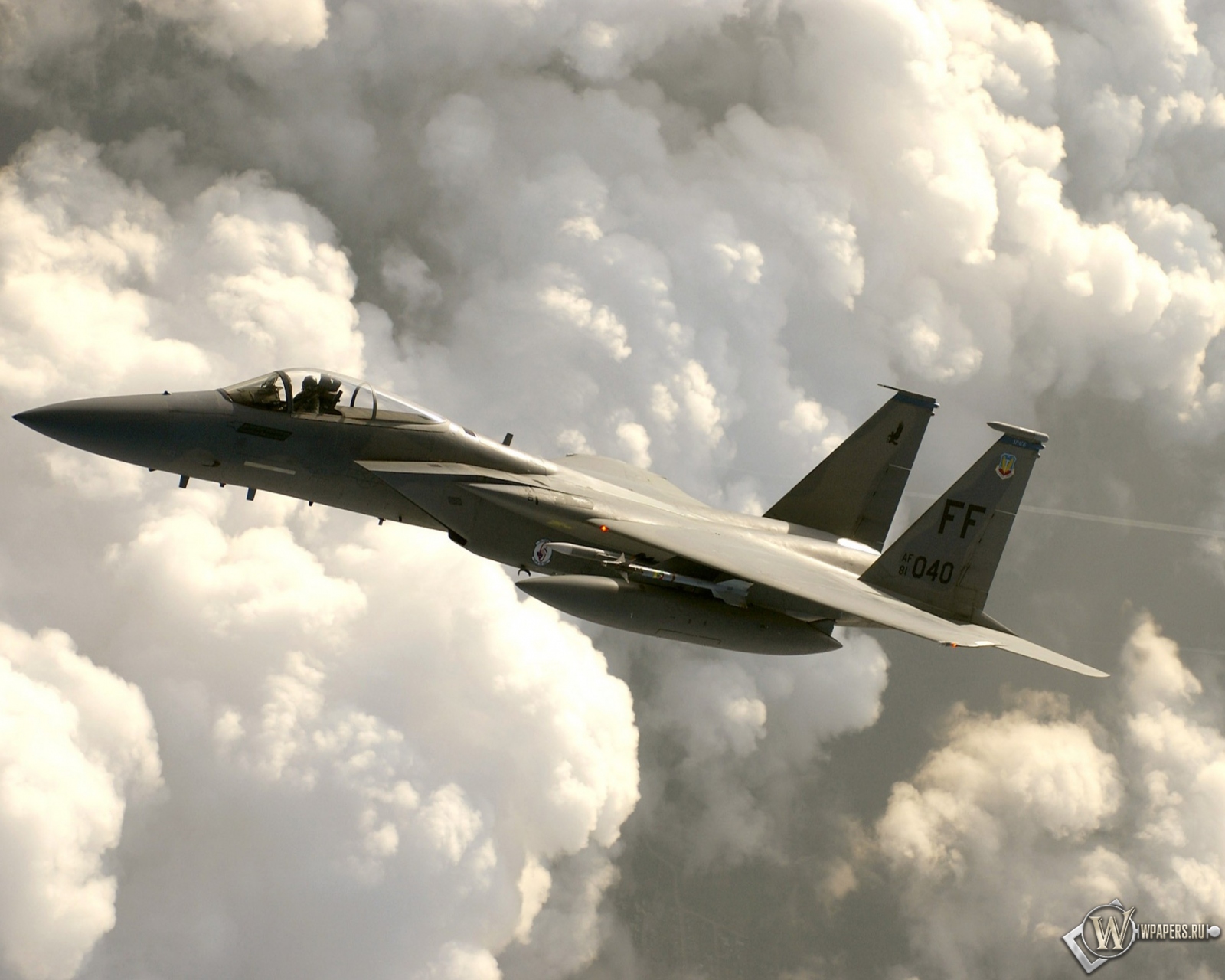 F-15 eagle 1600x1280